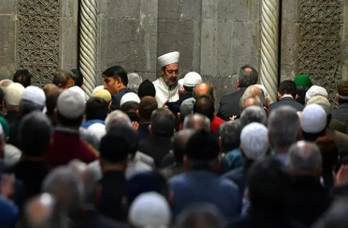 Görmez’den Kayseri Hunat Camii’nde hutbe