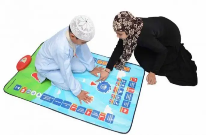 Oğlu namaz öğrensin diye tasarladı, dünyaya pazarlıyor