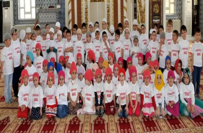 Minik Kalpler Cami Ziyaretinde