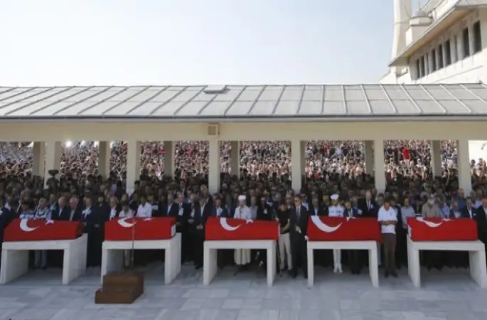 Görmez, kahraman şehitlerimizin cenaze namazını kıldırdı...