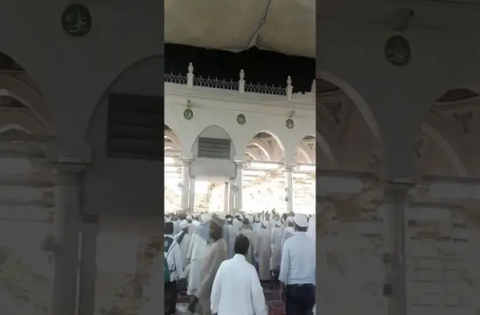 Mekke ve Medine'de ay tutulması namazı kılındı