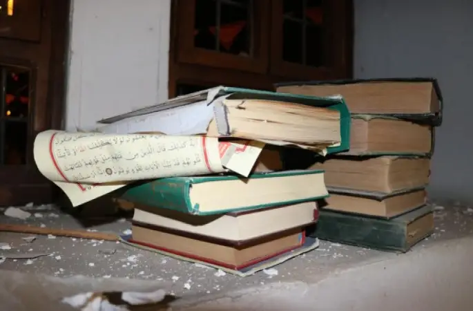 Roketin isabet ettiği 3 asırlık cami kullanılamaz hale geldi