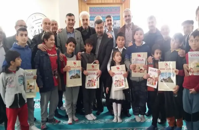 Muhtar Güngör'den  Öğrencilere Jest