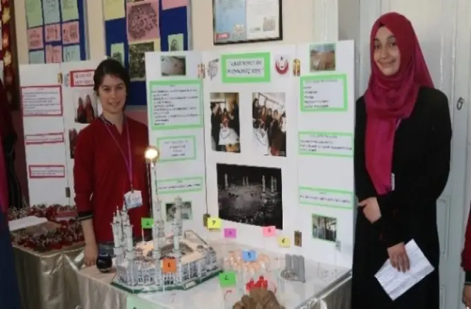 Akhisar'daİmam Hatip Liseli Kız Öğrencilerinden Bilim Fuarı