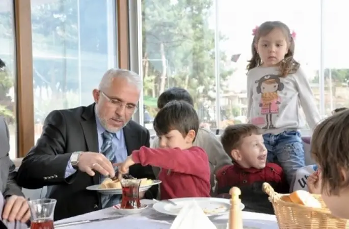 Müftü Karar, minik kursiyerlerle bir araya geldi