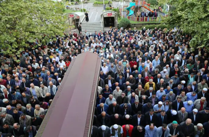 Rize'de Sabit Hoca Efendi Dualarla Defnedildi