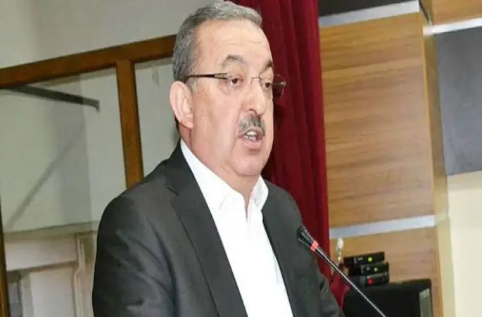 Başkan Bayraktutar, Sandalyede namaz tepkisi, Saatlerce AVM'de geziyorlar camiye gelince...