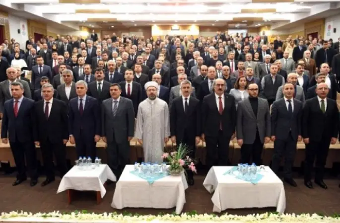 Diyanet İşleri Başkanı Erbaş 'İmam Hatip Okulları Vizyon Semineri'nde konuştu