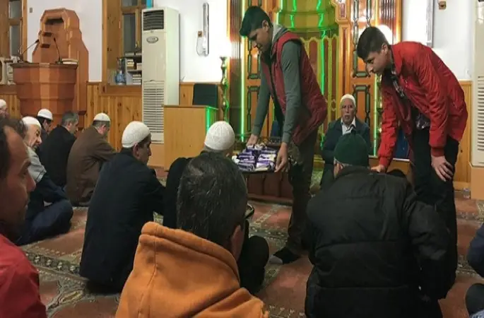 Berat Kandili'nde camiler doldu taştı