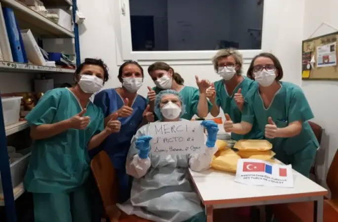 Fransa’da Sağlık çalışanlarına anlamlı destek