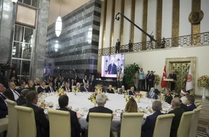 Erbaş, TBMM Başkanı İsmail Kahraman’ın Meclis Şeref Salonu’nda verdiği iftara katıldı.