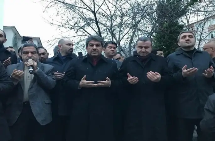 Esenlerde Gençler Kudüs İçin Sabah Namazında Buluştu