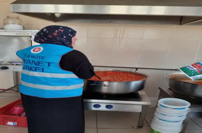 Mültecilere Her Gün 1.500 Kişilik Sıcak İftar Yemeği