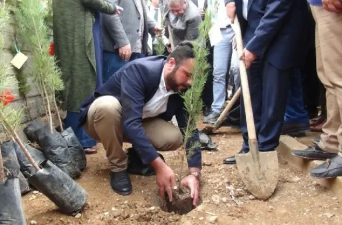 Salavatlar Eşliğinde Fidan dikimi