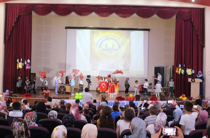 Kırıkhan'da Kur'an Kursu Öğrencilerinin Yıl Sonu Etkinliği