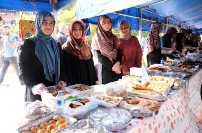 Üniversite Camisi için kermes düzenlendi
