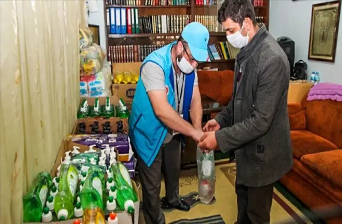 Din görevlileri vatandaşa destek için sahada