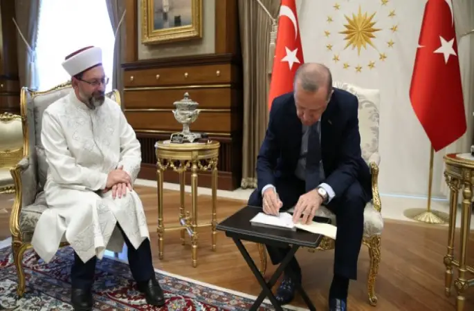 Cumhurbaşkanı Erdoğan, Diyanet İşleri Başkanı Erbaş'ı kabul etti