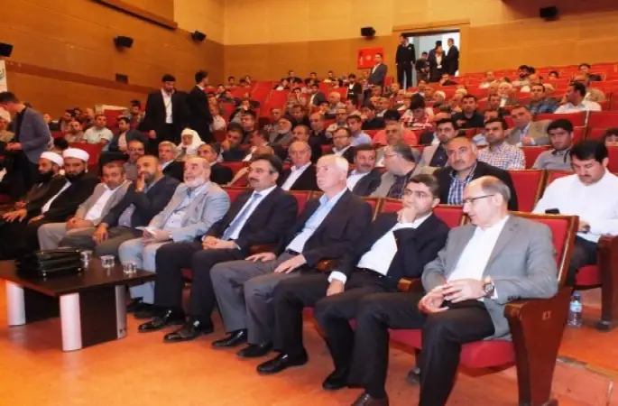 TAŞGETİREN, Batman’da Allah’a Bağlı Bir Hayat Konulu Konferans Verdi
