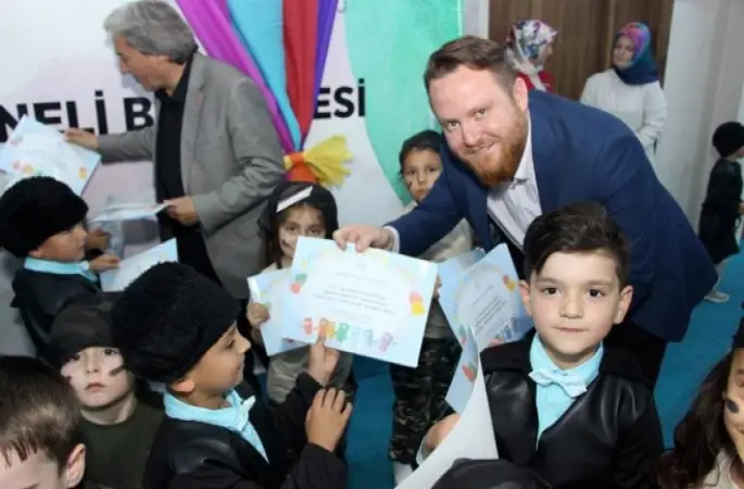 Okul Öncesi Kuran Kursu Öğrencilerinden Yıl Sonu Gösterisi