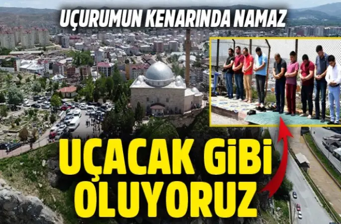 Uçurumun kenarında cuma namazı kılıyorlar