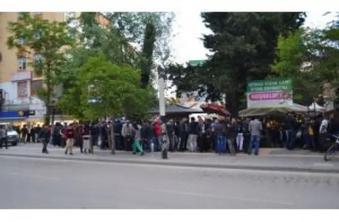 Cami Bahçesinde İftar