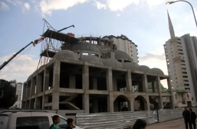 Cami İnşaatında İskele Çöktü 1'i ağır 3 yaralı