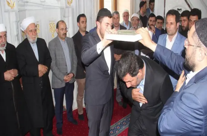 Güroymak’ta husumetli Aylu ve Dikyer aileleri düzenlenen merasimle barıştırıldı.