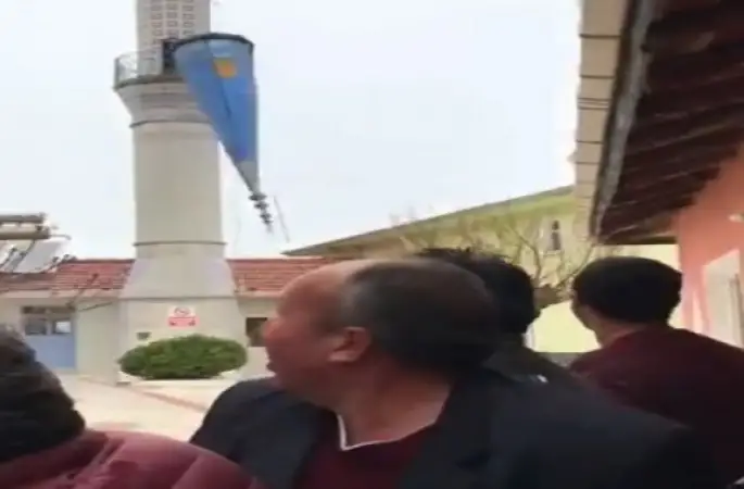 Minare ustasının alem hassasiyeti gözden kaçmadı