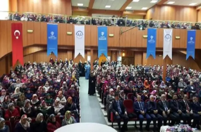 İlkadım'da 'Adalet ve hakkaniyet bağlamında kadın' paneli