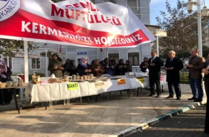Gemlik'de Kurslara destek için kermes