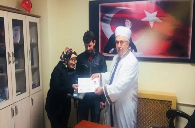 Taylandlı kadın İslam'ı seçti