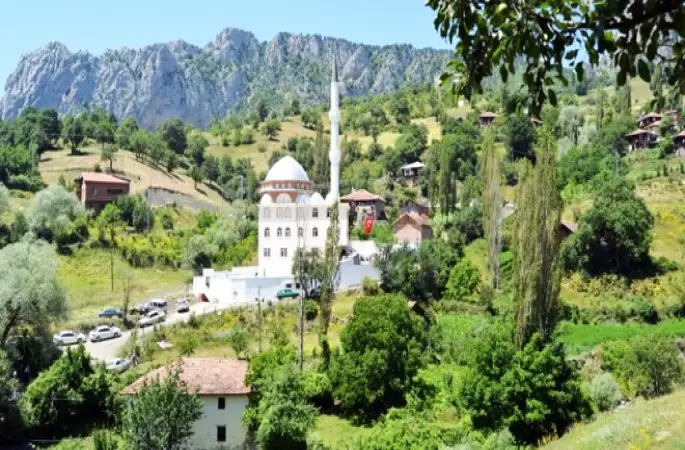 Birlik Camii ibadete açıldı