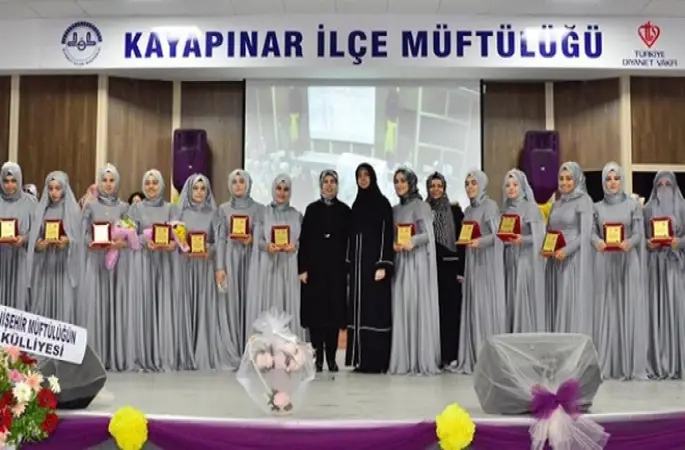 Hafizelerden Mezuniyet Sevinci