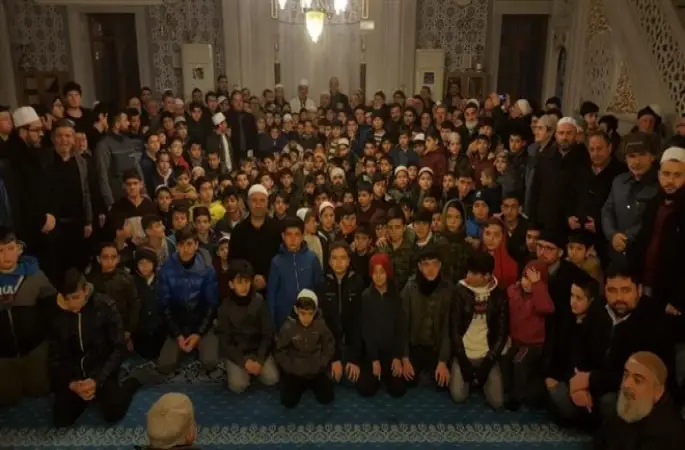 Küçükçekmece'de Gençler, Sabah Namazında Elazığ Depremi için buluştu