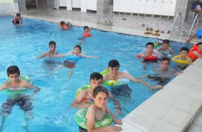 Yaz Kur'an Kursu öğrencilerinin havuz keyfi