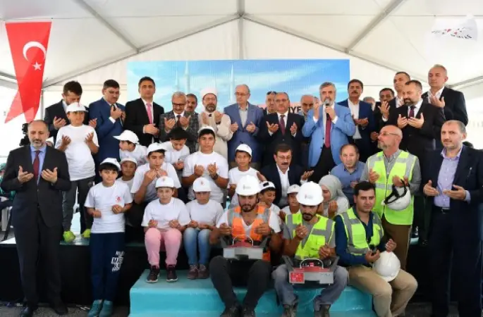 Ümraniye Büyük Camii’nin temeli dualarla atıldı