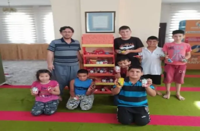 Adana 'da Kur'an kursuna giden çocuklar için ücretsiz "Cami Market" açtı
