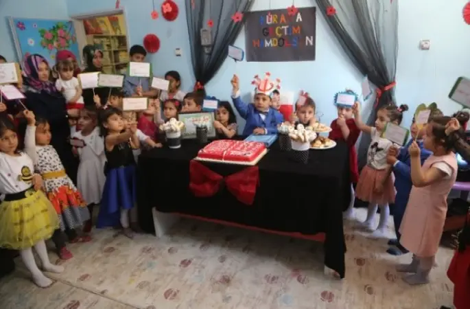 5 yaşındaki Ahmet Kuran'a geçmenin sevincini yaşadı