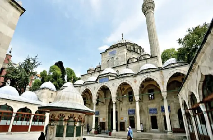 Cennetten parçalar bu camide