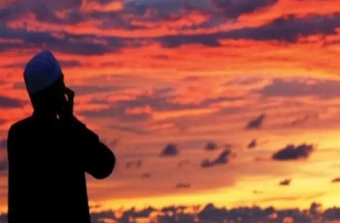 Müezzin, Ezan okurken sara nöbeti geçirdi.