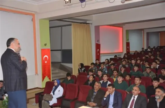 Müftü Sezik'ten Gençlere Camiye Gelin Çağrısı