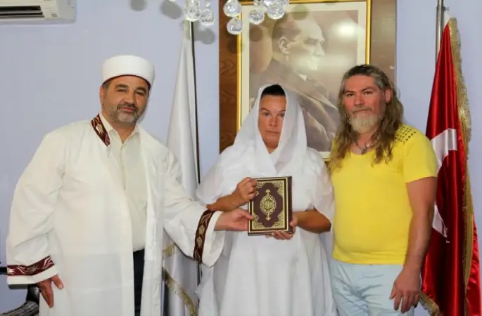 Alman Uyruklu Anja Runde Müslüman oldu