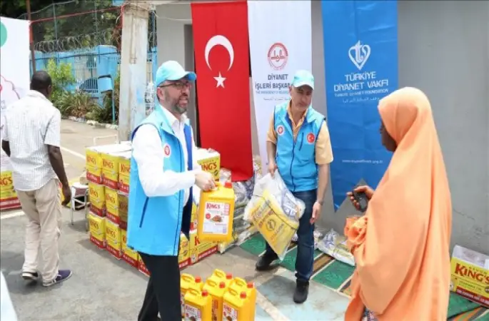 Diyanet Vakfı 'Hayır Market'lerle ihtiyaç sahiplerine yardım dağıtıyor