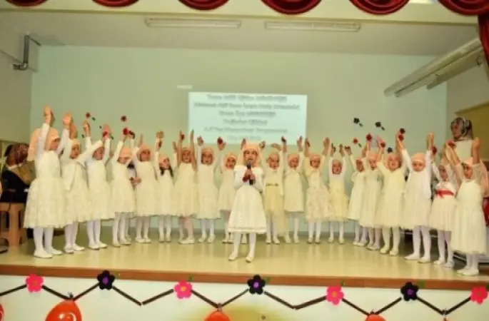 Tosya’da 4-6 yaş Kur’an kursu öğrencileri, mezuniyet coşkusu yaşadı