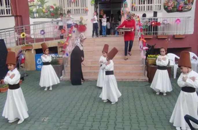 Minik Kur’an Talebeleri Belgelerini aldı