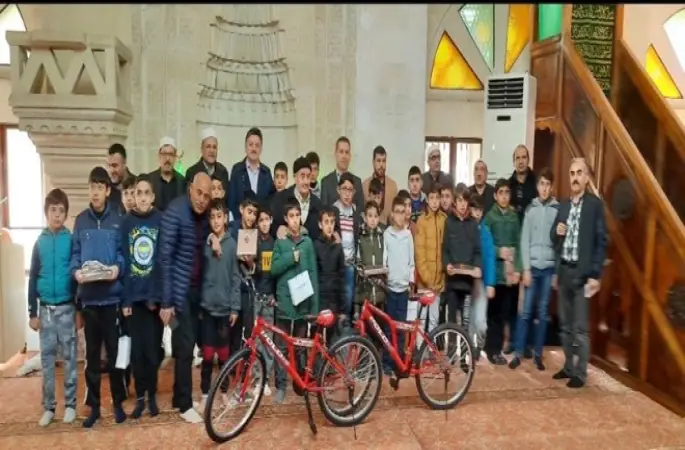 Ceyhan’da Camiye giden çocuklar ödüllendirildi