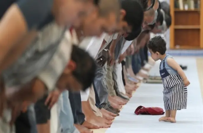 Teravihte gülen çocuklar...