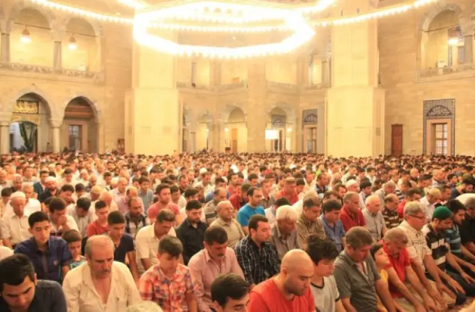 Kadir Gecesi'ni İhya Eden Adanalılar Camilere Sığmadı