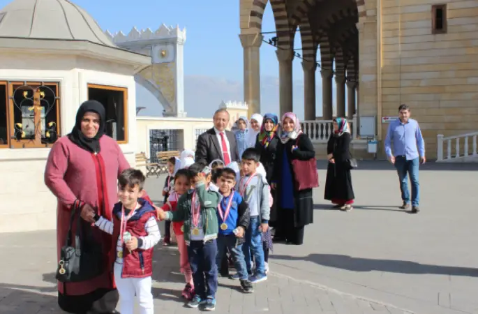 Minik Yavrular Abdulhamithan Camiinde Coştular